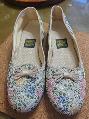 Vintage Daniel Green Floral Embroidered Ballet Flats